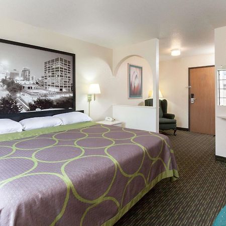 Hotel Super 8 By Wyndham Tulsa/Downtown/East Zewnętrze zdjęcie