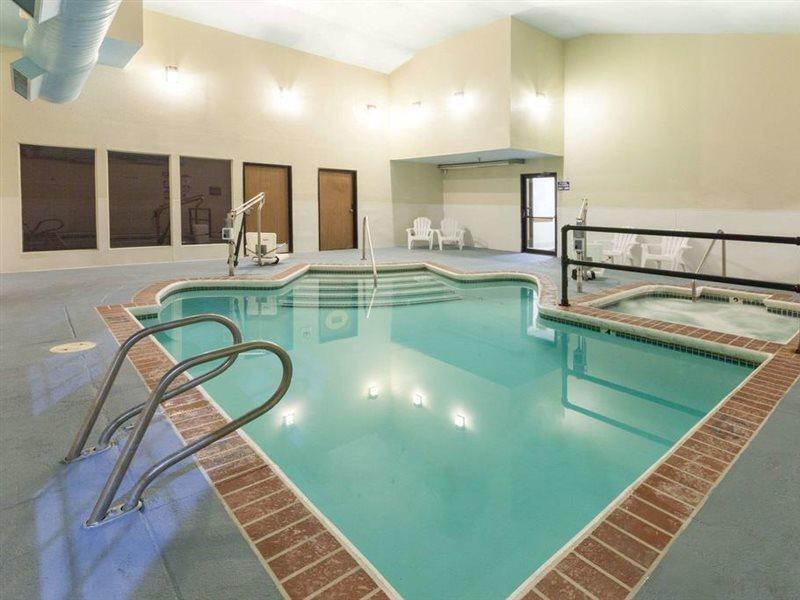 Hotel Super 8 By Wyndham Tulsa/Downtown/East Zewnętrze zdjęcie