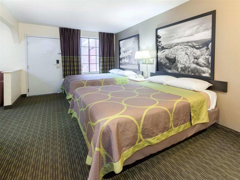 Hotel Super 8 By Wyndham Tulsa/Downtown/East Zewnętrze zdjęcie
