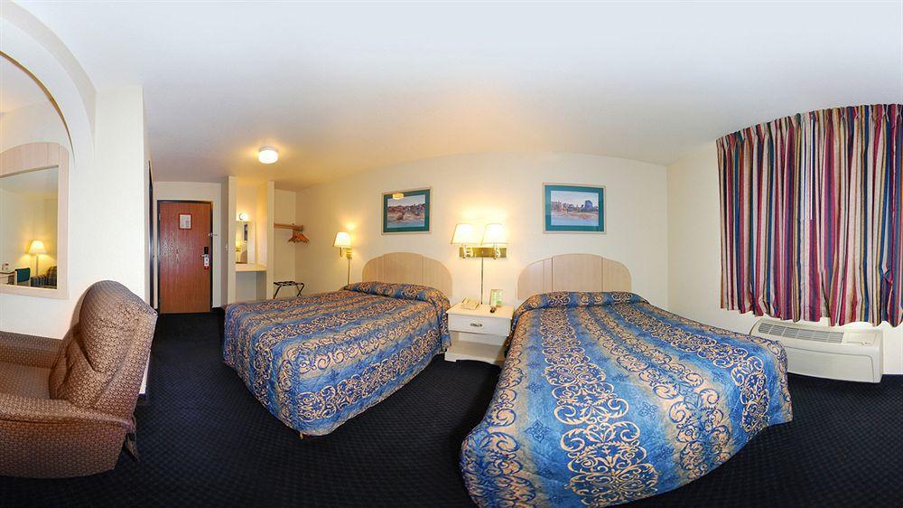 Hotel Super 8 By Wyndham Tulsa/Downtown/East Zewnętrze zdjęcie