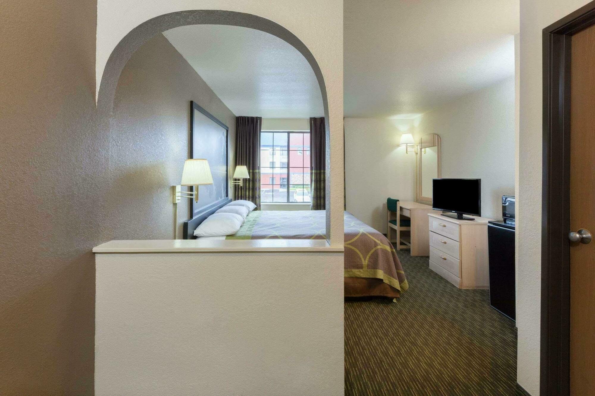 Hotel Super 8 By Wyndham Tulsa/Downtown/East Zewnętrze zdjęcie